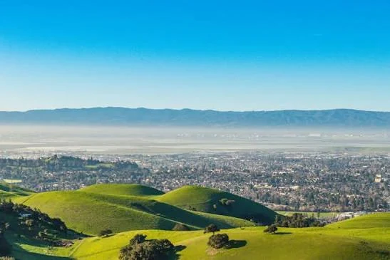 Green hills above the Fremont valley looking west across the San Francisco Bay